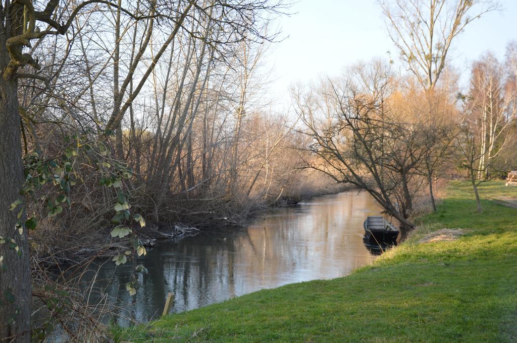 Ferienwohnungen Am Brunnen - Naehe Europapark, W-Lan, Klimaanlage Rheinhausen Esterno foto